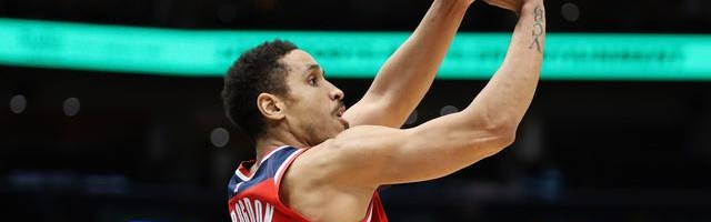 美记：布罗格登&amp;amp;沙梅特均为无保障合同 大概率两人只能留一个